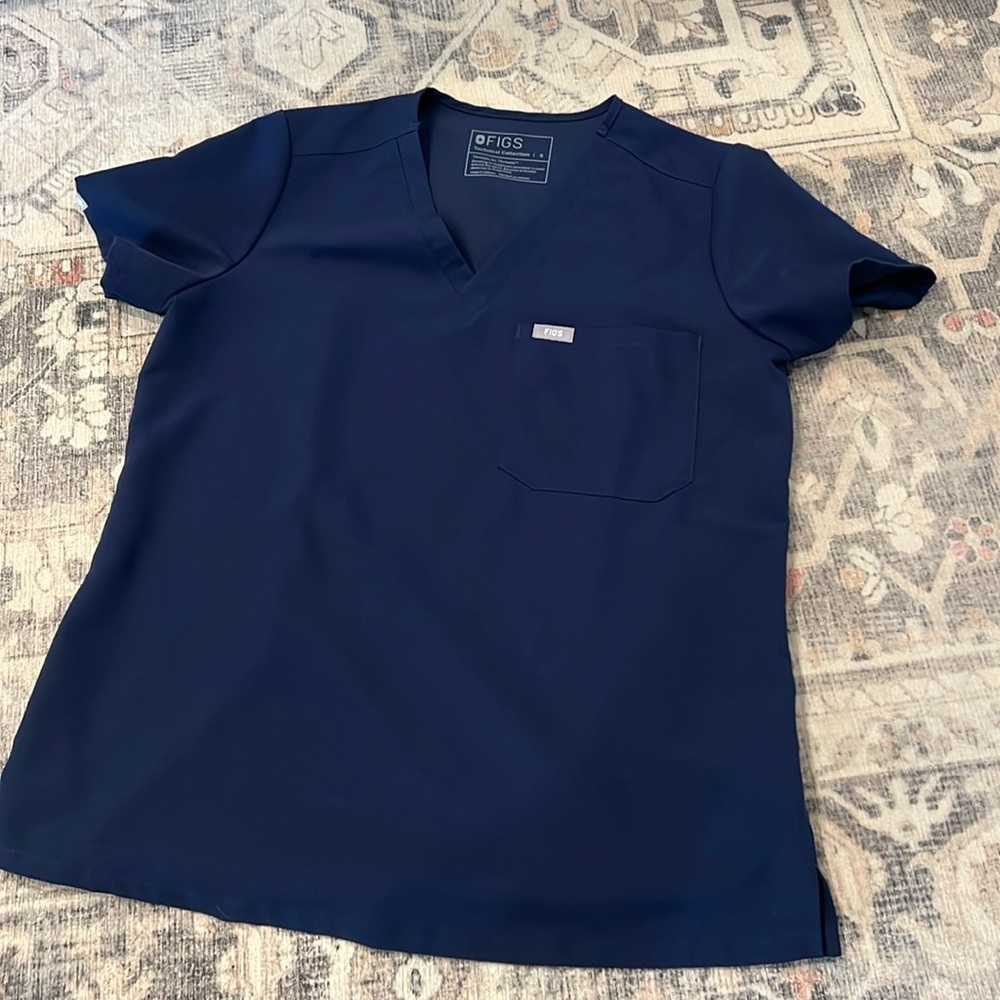 Figs scrub top